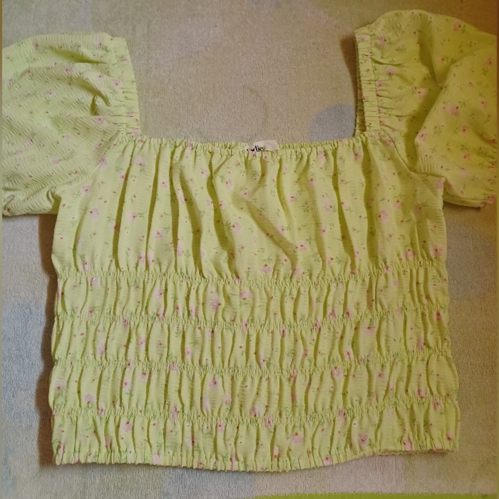 Elodie Lime Floral Gathered Waist And Puffed Sleeves Top- Size Large